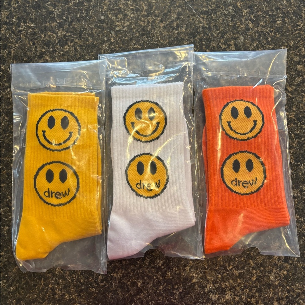 DREW SMILE 🙂🙂🙂CREW SOCKS THREE PAIRS